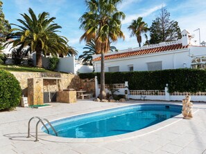 L'Eau, Ciel, Nuage, Plante, Propriété, Piscine, Bleu Azur, Arbre, Ombre, Mobilier De Jardin