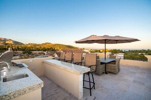 Outdoor kitchen