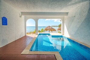 Oceanfront pool - La Iguana condo 7, 1 Bedroom, Akumal Mexico vacation rental