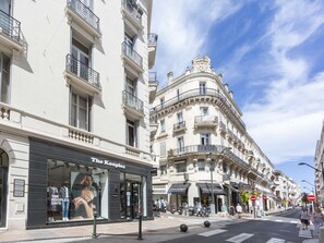 Apartment for paradise shoppers, only 150 meters to the beaches & croisette