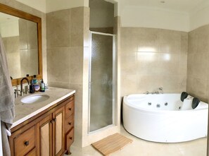 Master Ensuite Bathroom