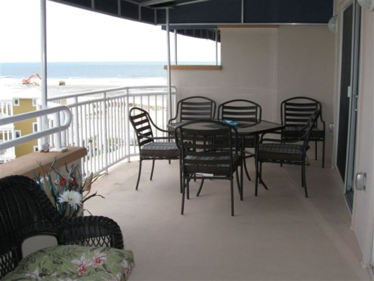 Enjoy your vacation in a luxurious condo at oceanfront Royal Beach Condominiums