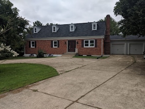 Front view with driveway parking