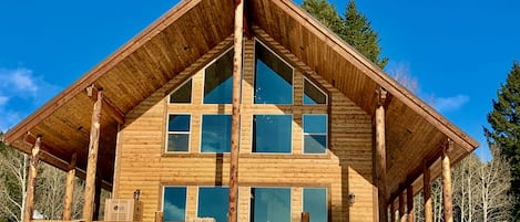 This newly constructed cabin was completed in 2020.