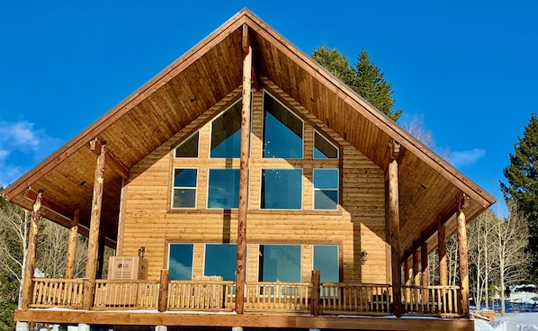 This newly constructed cabin was completed in 2020.