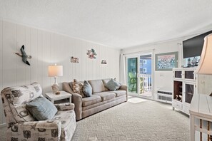 A Place at The Beach 9530-2C Living Area