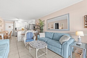 A Place at The Beach 9530-1C Living Area