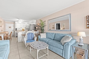 A Place at The Beach 9530-1C Living Area
