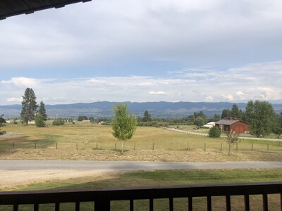 Stunning Views Prime Location 1 bed house 10 min Hamilton 1 min Mill Creek Trail