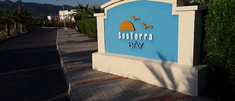 SIGN AT ENTRANCE TO SEA TERRA BAY