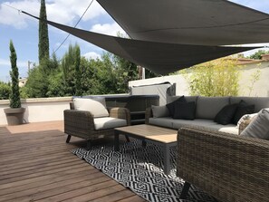 Terrasse avec jacuzzi 