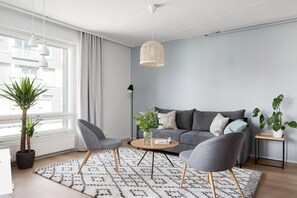 Cozy open plan living room with a stylish Nordic decor.