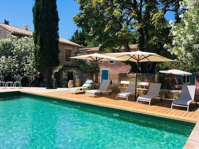 Maison d'hôtes de charme du XVIII°avec piscine , où rythme calme & convivialité 