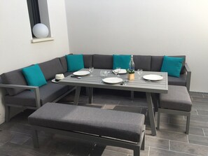 屋外ダイニングエリア