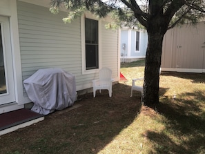 Outside grilling area with BBQ grill (2021) 
 and 2 propane tanks!