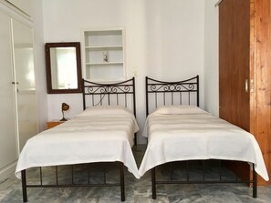Bedroom with two single beds