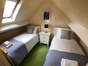 Twin bedroom