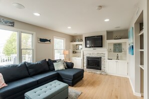 Living room with gaz fire place