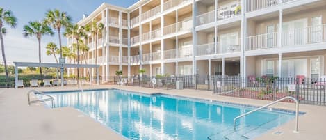 Community Pool - Heated during cooler months