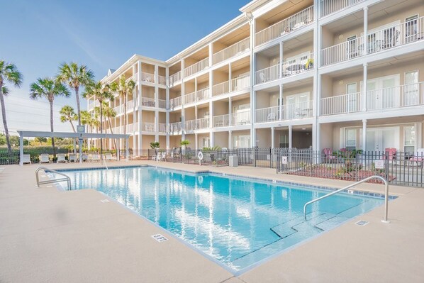 Community Pool - Heated during cooler months