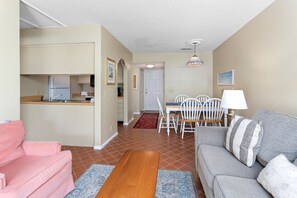 Shipwatch 312 - Living Space