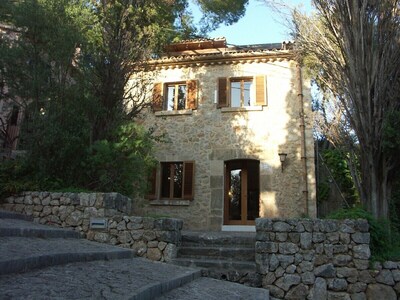 Romantic and comfortable town house in a privileged area of Pollensa