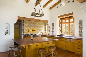 See the green refrigerator?