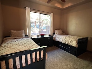 Bedroom 2 (2 Twins)