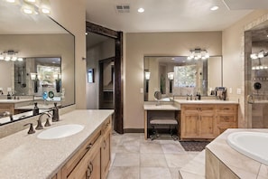 Master Bath (2 Vanities)