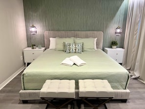 Master Suite King Size Bed