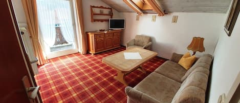 Ferienwohnung Rauschberg 48 qm, Balk., Küche, 1 Schlafzimmer, 1 Wohnschlafzimmer-Wohnzimmer