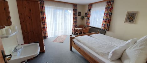 Ferienwohnung Unternberg 70 qm, Balk., Kochn, 2 Schlafzimmer, 1 Wohnschlafzimmer-Schlafzimmer 1