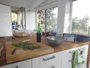 Kitchen & dining room