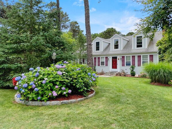 Welcome to Perfectly Content- 209 Indian Hill Road Chatham Cape Cod New England Vacation Rentals