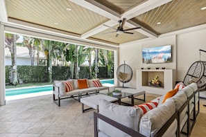 Outdoor patio with Fireplace, Outdoor TV and motorized retractable screens.