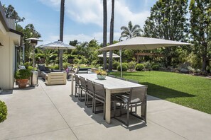 Dining and Sitting area with Firepit