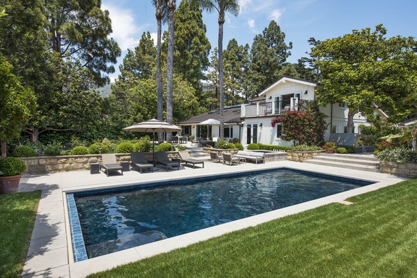 View from Pool to house
