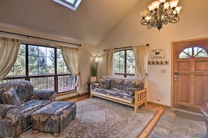 Living Room | Free WiFi | 2,659 Sq Ft