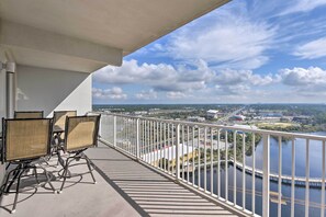 Furnished Balcony | Outdoor Dining