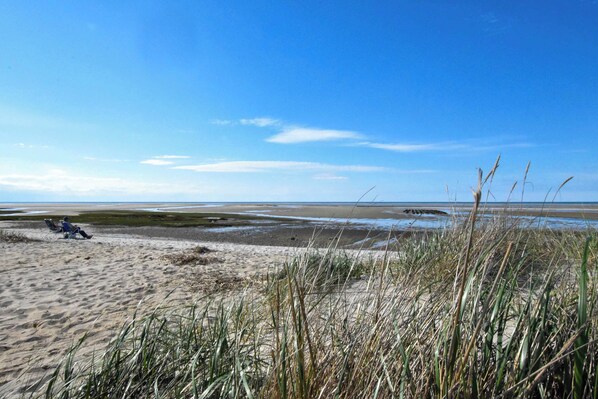 Neighborhood Beach home is a walk to