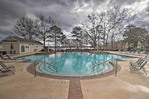 Enjoy access to Reynolds Oconee's community amenities, including this pool!