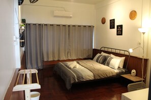 Private Standard Double Room - La Petite Maison Bangkok Bed & Breakfast