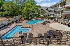 Pool and Giant Hot Tub! 
