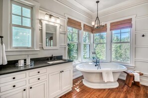 Second Floor: Primary Bathroom
