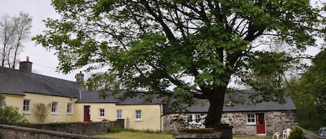 Keane's Cottage Carriage House on right. Keane's Cottage on left.