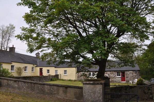 Keane's Cottage Carriage House on right. Keane's Cottage on left.