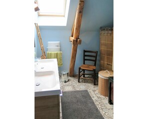 Property, Sink, Wood, Tap, Bathroom Sink, Plumbing Fixture, Bathroom, Interior Design, Floor, Flooring