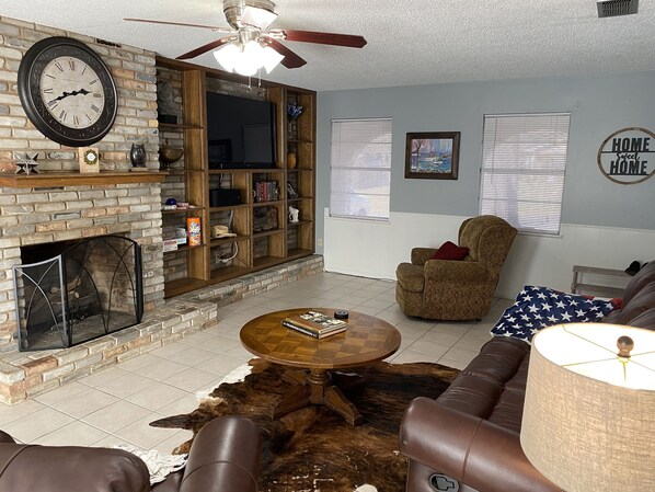 Living Room, Gas Fireplace, 55 Inch LG 4K TV, LG Enhanced Soundbar, Books, Games