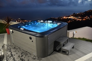 Jacuzzi exterior