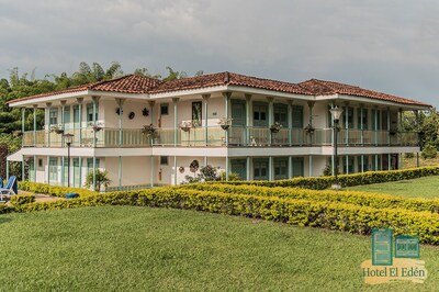 Increíble ubicación / 2 min del Parque Nacional de Coffe / Piscina al aire libre / WiFi gratis y Parkgn